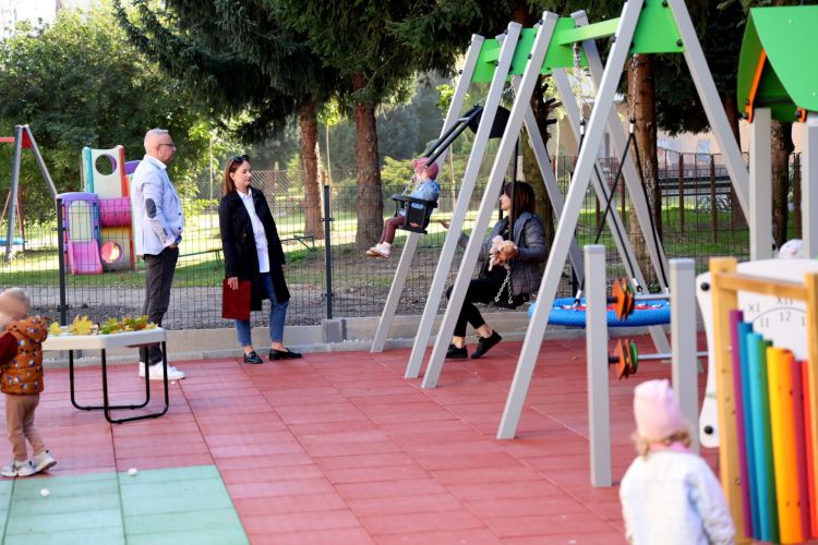 Nowy plac zabaw przy żłobku w&nbsp;Sędziszowie Małopolskim. Inwestycja za&nbsp;ponad 356 tys. zł