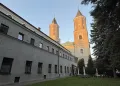 Ranny w&nbsp;ataku nożownika ks.&nbsp;Marek Pieńkowski postawił pierwsze kroki. Przekazał wiadomość ze&nbsp;szpitala