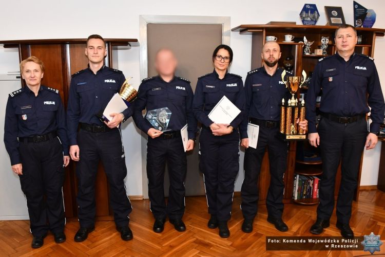 Podkarpaccy policjanci na podium. Sukces w ogólnopolskim konkursie 1 - Polskie Radio Rzeszów Podkarpaccy policjanci na podium. Sukces w ogólnopolskim konkursie
