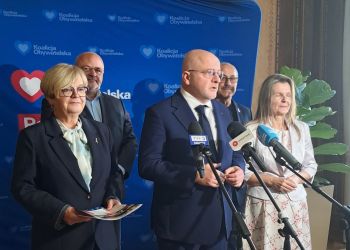 Policja monitoruje sytuację w szkołach na Podkarpaciu. Wojewoda informuje o incydentach 4 - Polskie Radio Rzeszów Policja monitoruje sytuację w szkołach na Podkarpaciu. Wojewoda informuje o incydentach