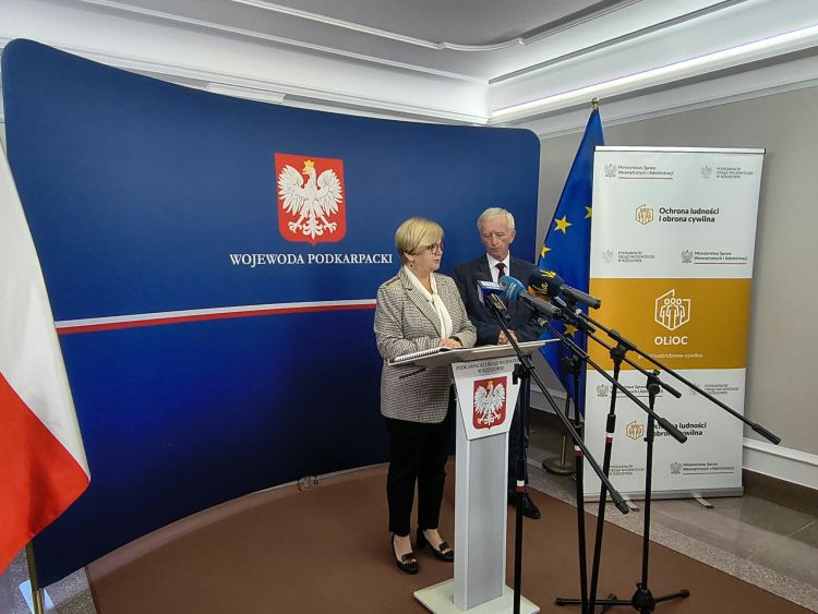 Wojewoda zapowiada dodatkowe kontrole w&nbsp;szkołach. Policja sprawdzi plecaki uczniów
