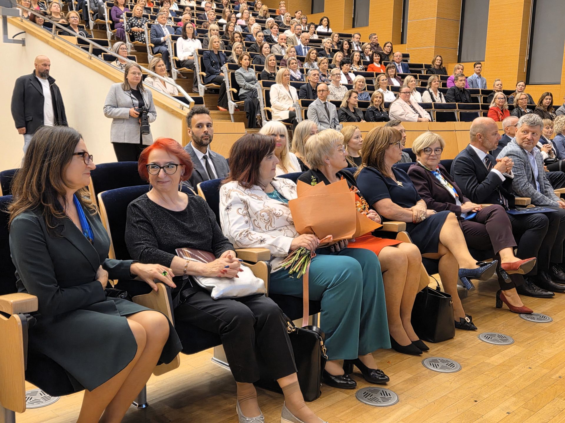 Ponad stu nauczycieli z Rzeszowa z nagrodami i medalami. Wyróżnienia z okazji Dnia Edukacji Narodowej 7 - Polskie Radio Rzeszów Ponad stu nauczycieli z Rzeszowa z nagrodami i medalami. Wyróżnienia z okazji Dnia Edukacji Narodowej - Polskie Radio Rzeszów