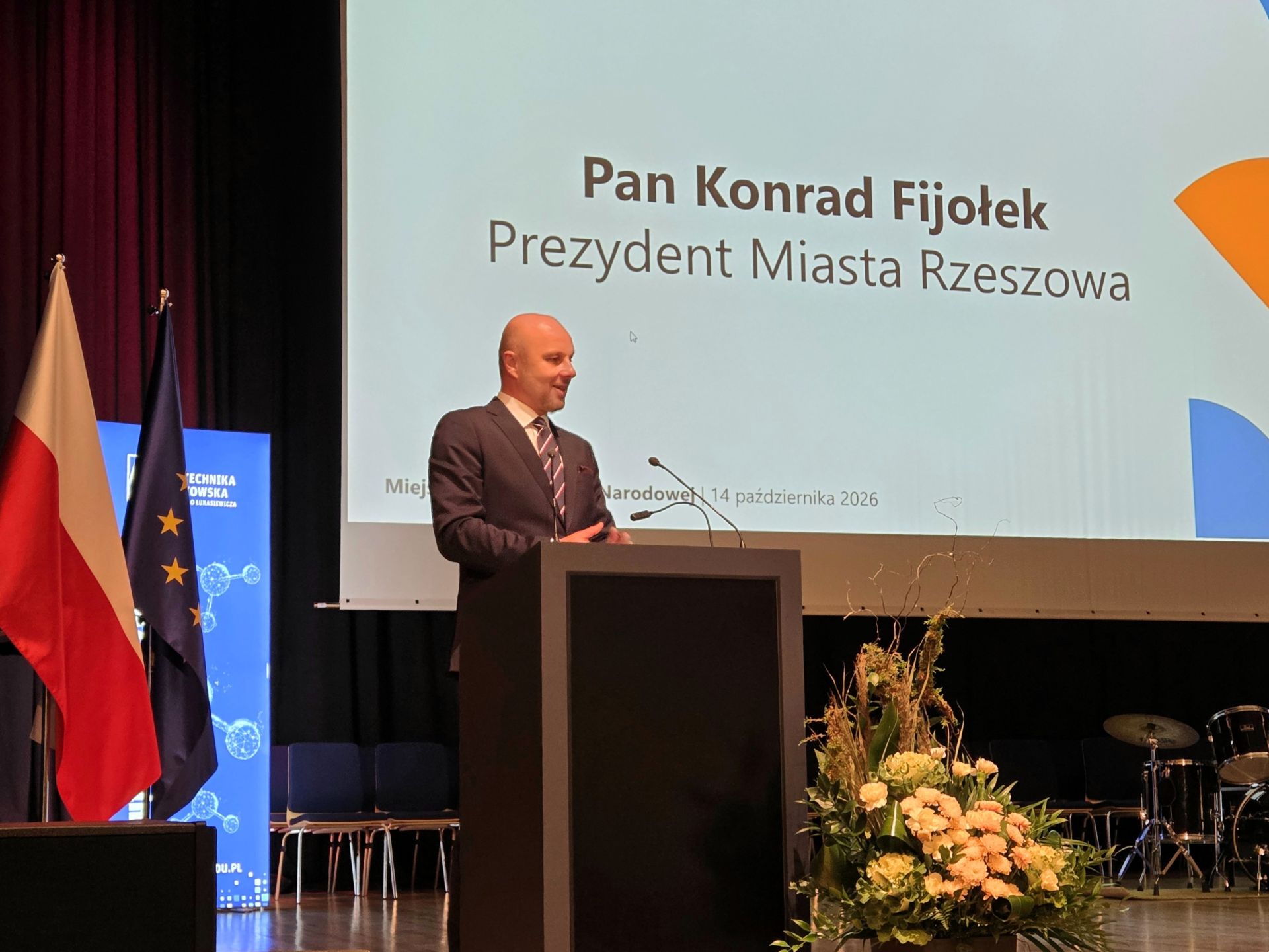 Ponad stu nauczycieli z Rzeszowa z nagrodami i medalami. Wyróżnienia z okazji Dnia Edukacji Narodowej 4 - Polskie Radio Rzeszów Ponad stu nauczycieli z Rzeszowa z nagrodami i medalami. Wyróżnienia z okazji Dnia Edukacji Narodowej - Polskie Radio Rzeszów