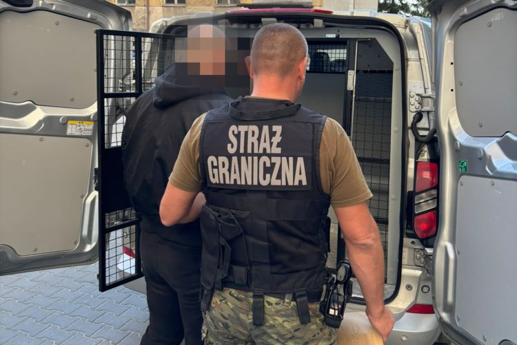 Poszukiwany za&nbsp;przemoc i&nbsp;podejrzany o&nbsp;atak na&nbsp;funkcjonariusza. Zatrzymano go&nbsp;w&nbsp;Krościenku