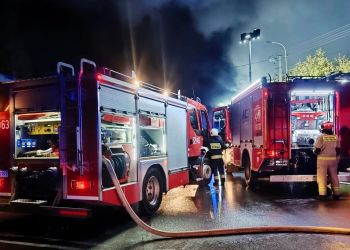 Pożar w Cieplicach w powiecie przeworskim. 46 strażaków walczyło z ogniem 3 - Polskie Radio Rzeszów Pożar w Cieplicach w powiecie przeworskim. 46 strażaków walczyło z ogniem