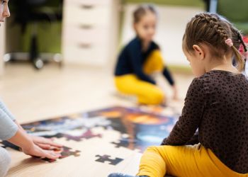 Problemy dzieci i&nbsp;młodzieży. Eksperci w&nbsp;Krośnie rozmawiali o&nbsp;zagrożeniach i&nbsp;dobrostanie psychicznym