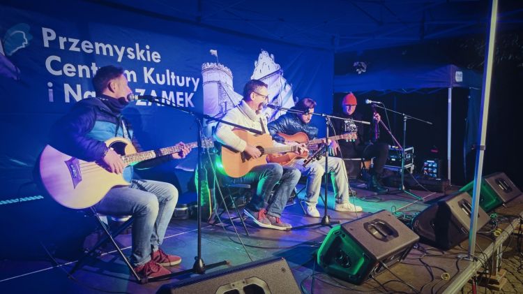 Przemyśl pamięta o&nbsp;kapitanie Henryku Jaskule. Szanty zabrzmiały w&nbsp;hołdzie legendarnemu żeglarzowi