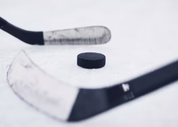 STS Sokół Sanok przegrał z&nbsp;Unią Oświęcim 4:5. Jedenasta porażka w&nbsp;sezonie
