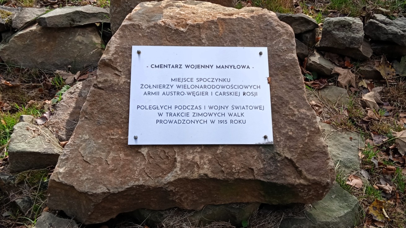 Szczątki 12 żołnierzy pochowano na górze Manyłowej w Bieszczadach 8 - Polskie Radio Rzeszów Szczątki 12 żołnierzy pochowano na górze Manyłowej w Bieszczadach - Polskie Radio Rzeszów