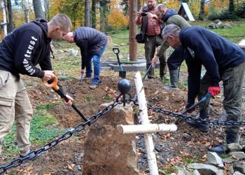 Szczątki 12 żołnierzy pochowano na&nbsp;górze Manyłowej w&nbsp;Bieszczadach