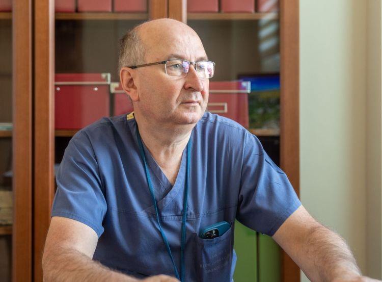 Wykonał blisko 600 operacji robotycznych. Rzeszowski profesor będzie teraz doradzał ministrowi 1 - Polskie Radio Rzeszów Wykonał blisko 600 operacji robotycznych. Rzeszowski profesor będzie teraz doradzał ministrowi