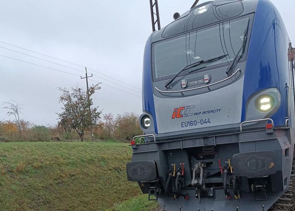 Tragedia na torach w Jarosławiu. Mężczyzna wtargnął przed nadjeżdżający pociąg - Polskie Radio Rzeszów