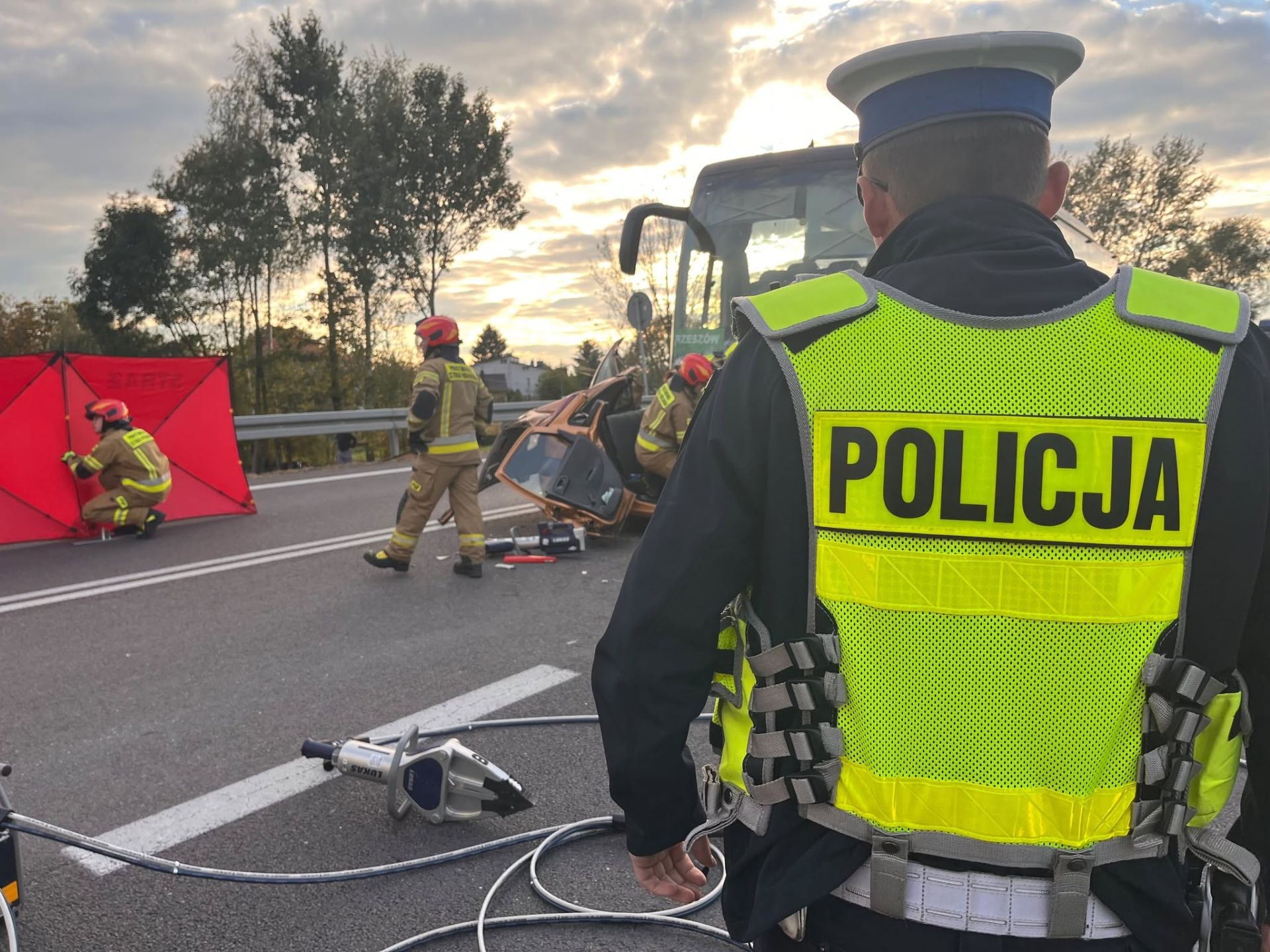 Tragiczny wypadek na DK9 w Kupnie. Dwie osoby nie żyją, droga zablokowana - Polskie Radio Rzeszów