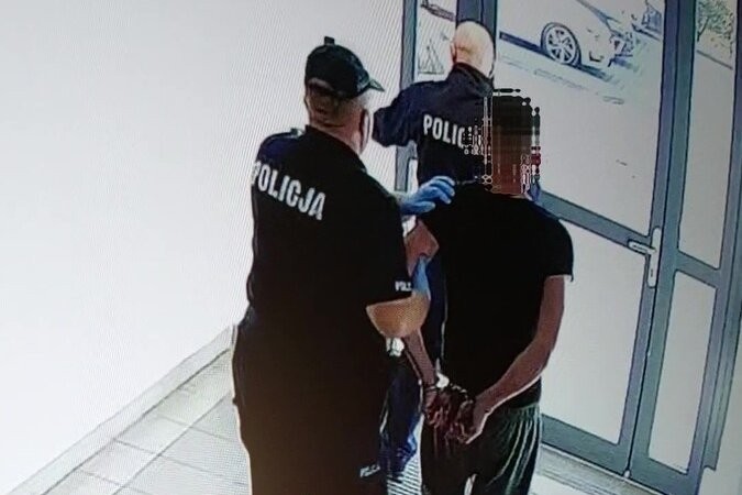 Trzech mieszkańców powiatu łańcuckiego aresztowanych. Są podejrzani o podpalenia i zniszczenie mienia 1 - Polskie Radio Rzeszów Trzech mieszkańców powiatu łańcuckiego aresztowanych. Są podejrzani o podpalenia i zniszczenie mienia