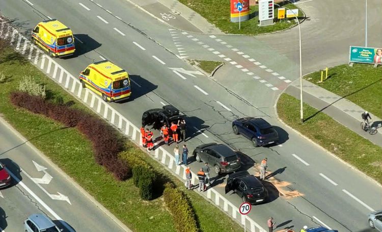 Utrudnienia na&nbsp;al.&nbsp;Powstańców Warszawy. Zderzyły się trzy samochody