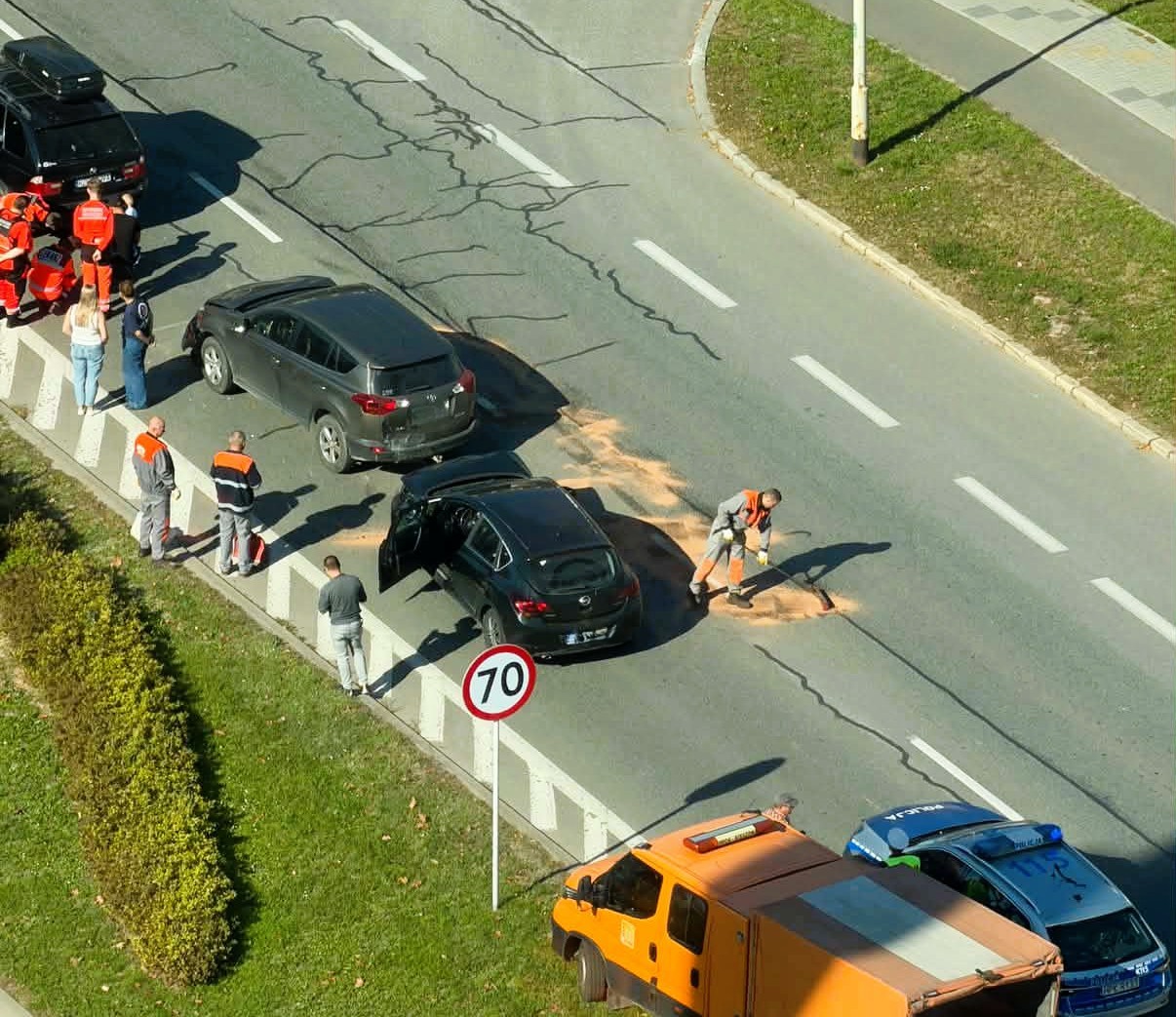 Utrudnienia na al. Powstańców Warszawy. Zderzyły się trzy samochody - Polskie Radio Rzeszów