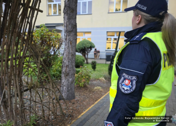 Rzeszowskie szkoły zwiększają bezpieczeństwo po atakach. Dodatkowe patrole i wsparcie psychologiczne 2 - Polskie Radio Rzeszów Więcej patroli przy szkołach na Podkarpaciu. Policja reaguje na ostatnie ataki