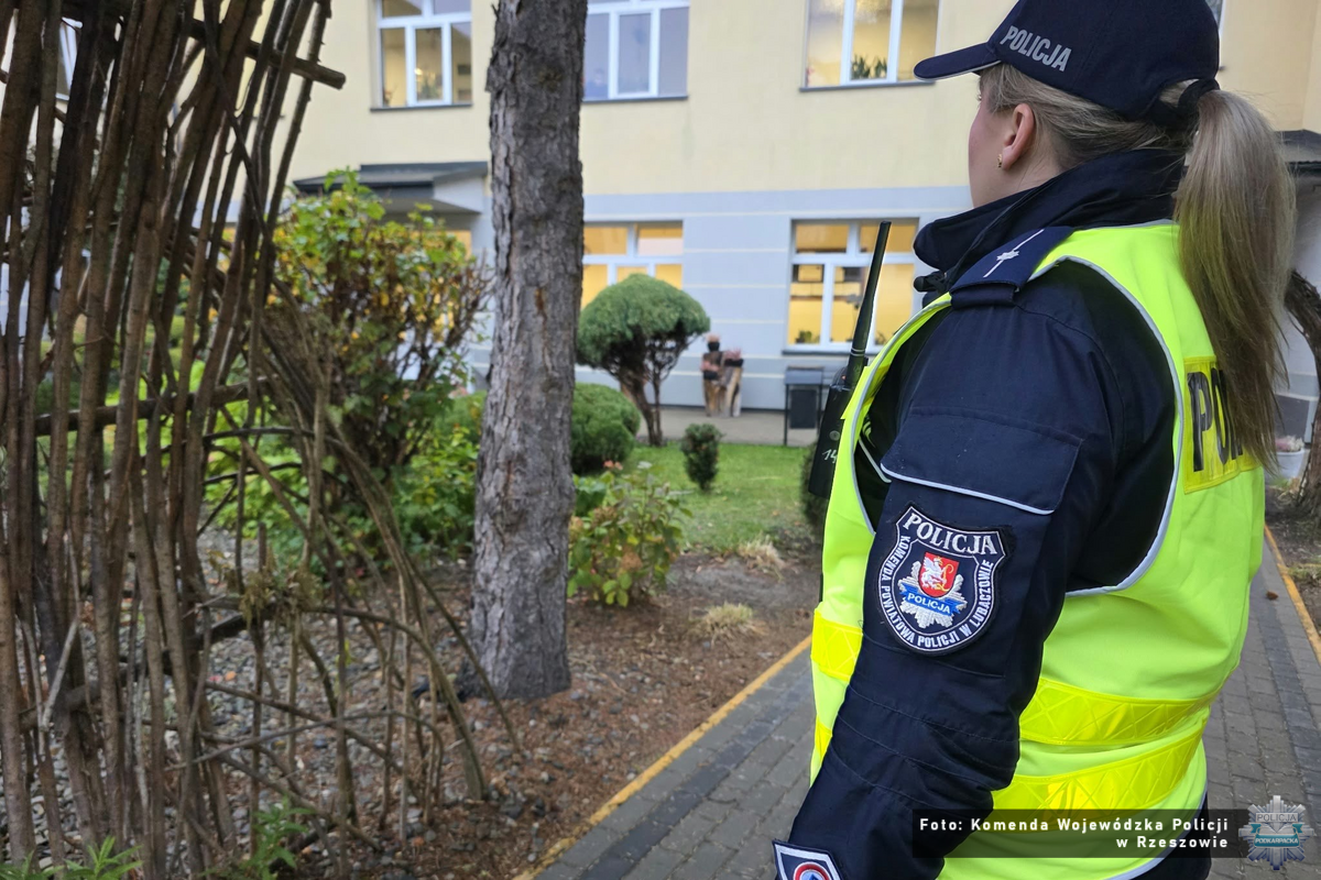 Więcej patroli przy szkołach na Podkarpaciu. Policja reaguje na ostatnie ataki 2 - Polskie Radio Rzeszów Więcej patroli przy szkołach na Podkarpaciu. Policja reaguje na ostatnie ataki - Polskie Radio Rzeszów