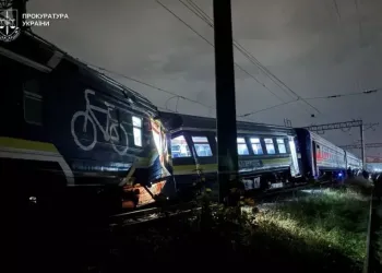 Wypadek kolejowy we&nbsp;Lwowie. Zderzyły się dwa pociągi, osiem osób rannych