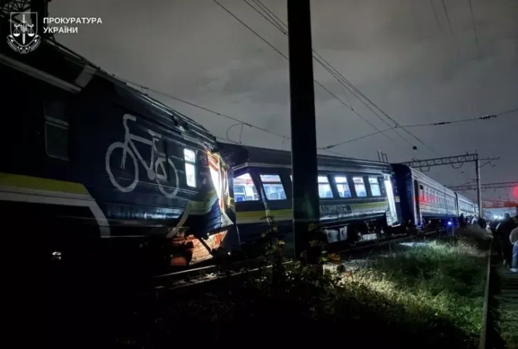 Wypadek kolejowy we&nbsp;Lwowie. Zderzyły się dwa pociągi, osiem osób rannych