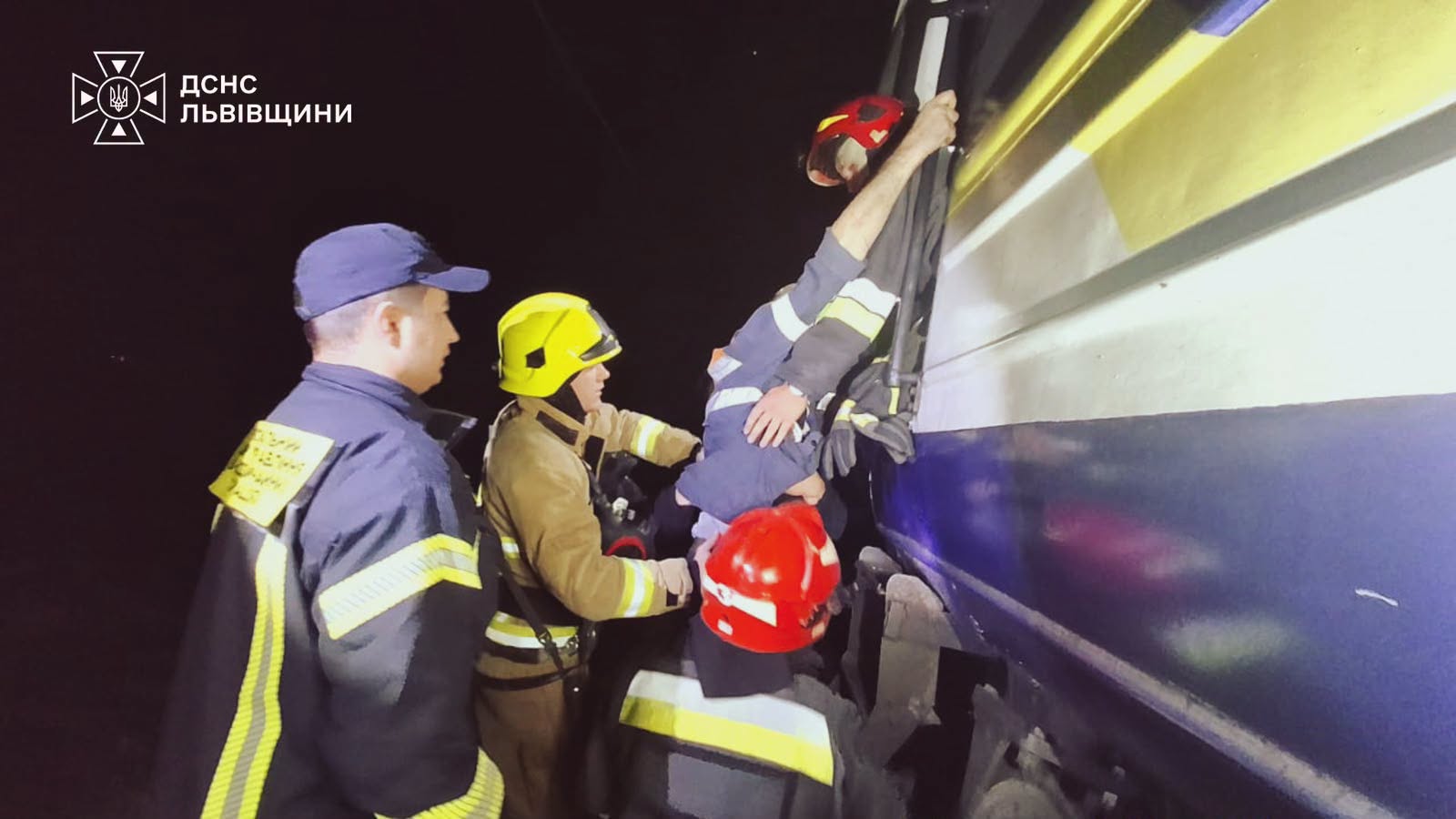 Wypadek kolejowy we Lwowie. Zderzyły się dwa pociągi, osiem osób rannych - Polskie Radio Rzeszów