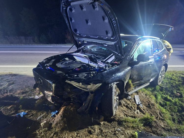 Wypadek w&nbsp;Tylawie. Samochód wjechał do&nbsp;rowu