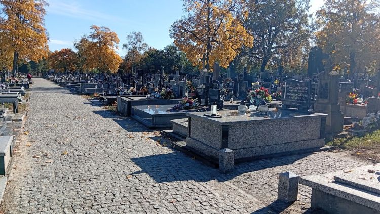 Zabytkowe nagrobki w Rozwadowie. Ponad 30 odnowiono przez 15 lat 1 - Polskie Radio Rzeszów Zabytkowe nagrobki w Rozwadowie. Ponad 30 odnowiono przez 15 lat