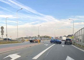 Zderzenie dwóch samochodów osobowych w Brzozowie. Możliwe utrudnienie na DW nr 886 2 - Polskie Radio Rzeszów Zderzenie dwóch samochodów osobowych w Brzozowie. Możliwe utrudnienie na DW nr 886