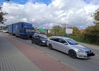 Zderzenie trzech samochodów w Tarnobrzegu. Dwie osoby poszkodowane, ruch wahadłowy 2 - Polskie Radio Rzeszów Zderzenie trzech samochodów w Tarnobrzegu. Dwie osoby poszkodowane, ruch wahadłowy