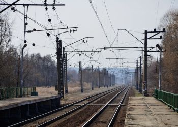 Zderzenie wojskowego Żbika z lokomotywą na Podkarpaciu. W środku było pięciu żołnierzy 2 - Polskie Radio Rzeszów Zderzenie wojskowego Żbika z lokomotywą na Podkarpaciu. W środku było pięciu żołnierzy
