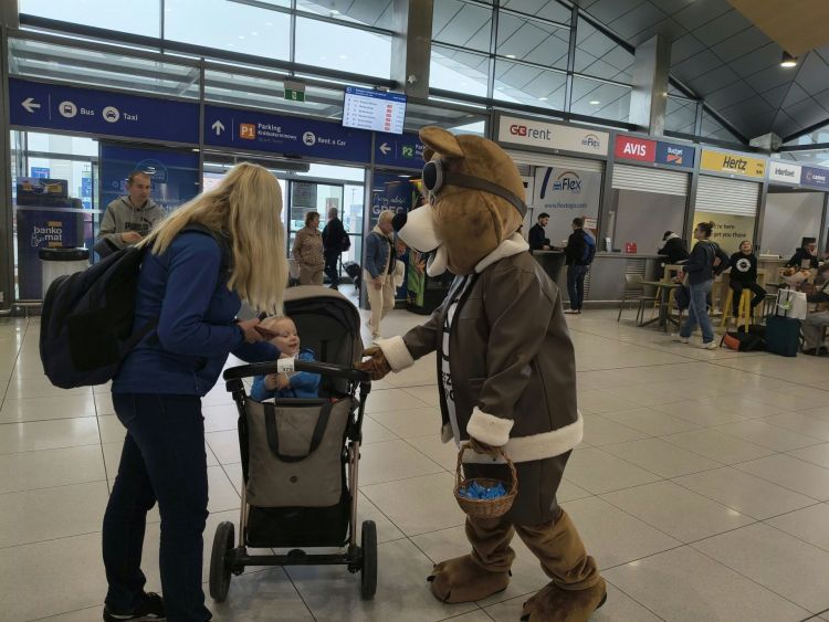 Lotnisko Rzeszów-Jasionka powitało milionowego pasażera. Piąty rok z rzędu z takim wynikiem 3 - Polskie Radio Rzeszów Lotnisko Rzeszów-Jasionka powitało milionowego pasażera. Piąty rok z rzędu z takim wynikiem - Polskie Radio Rzeszów