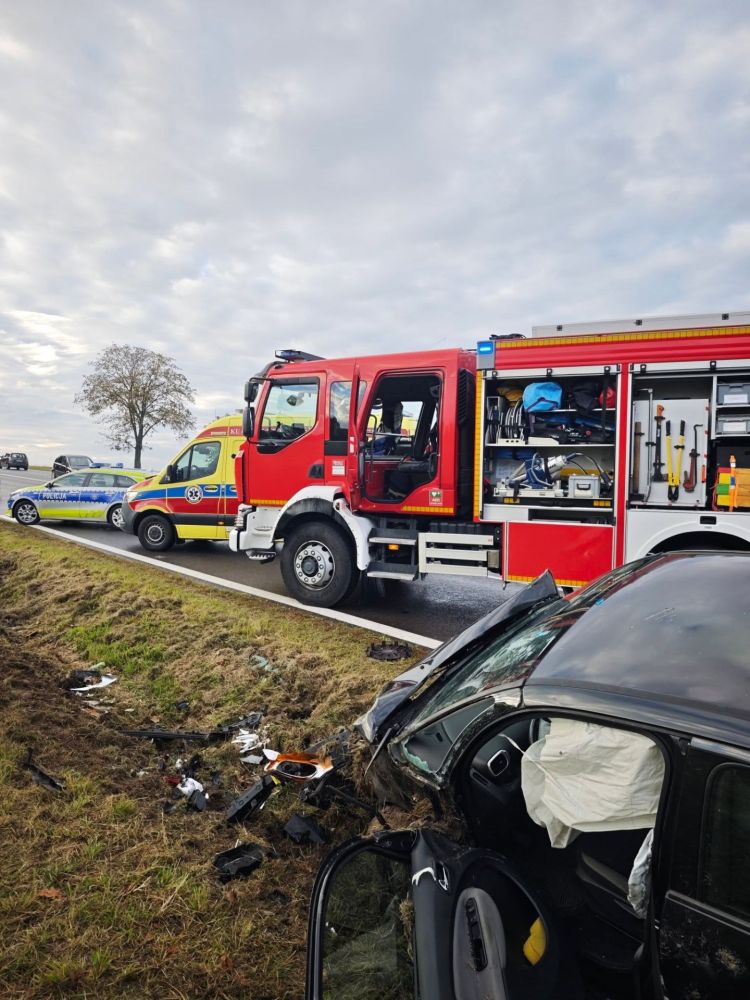 Wypadek w Gwizdaju. Trzy osoby w szpitalu, utrudnienia w kierunku Przeworska - Polskie Radio Rzeszów