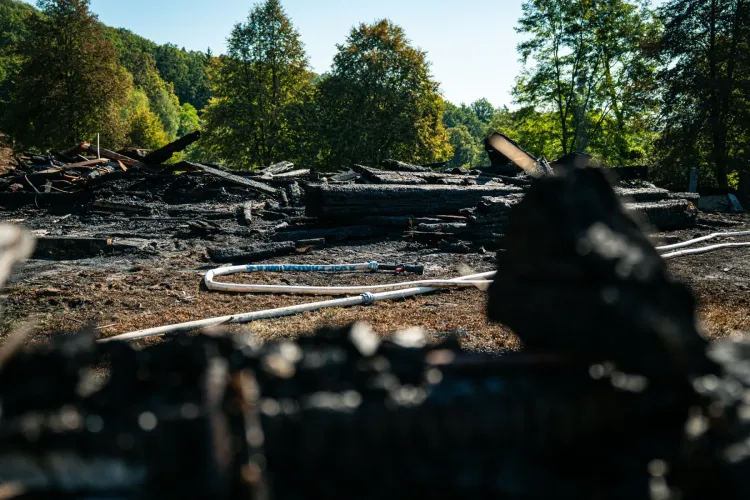 Pożar kościoła w&nbsp;sanockim skansenie. Biegły wykluczył awarię instalacji elektrycznej