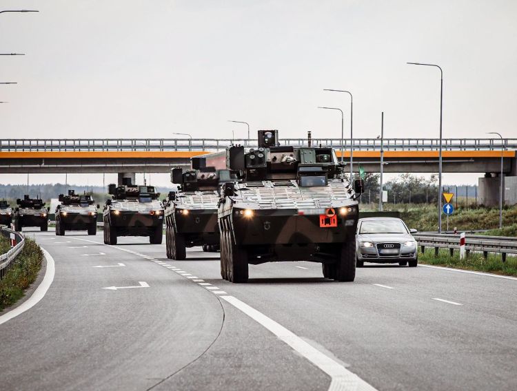 „Dzielny Gronostaj-26”. Więcej wojskowych pojazdów na&nbsp;drogach Podkarpacia